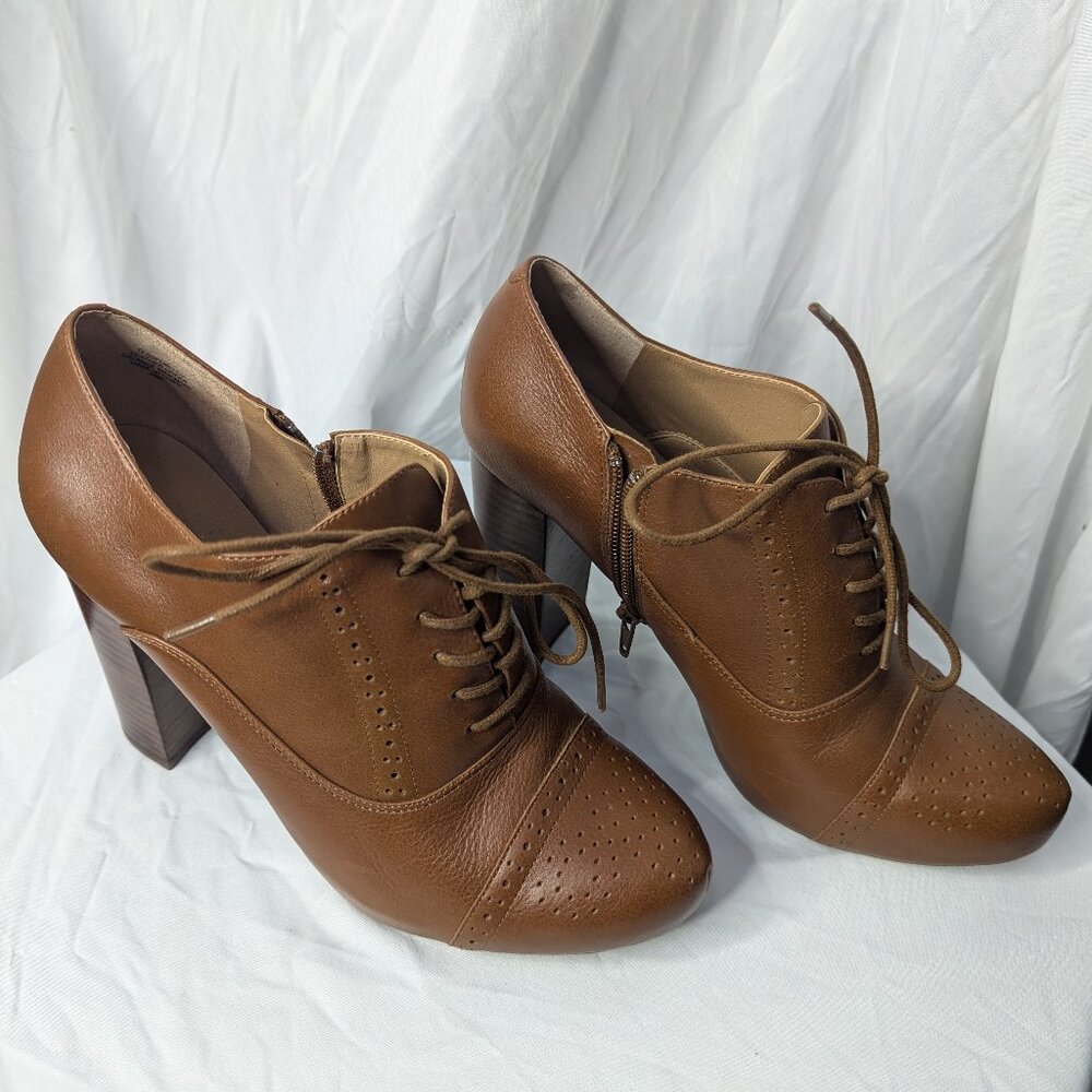 Crown Vintage leather oxford heels